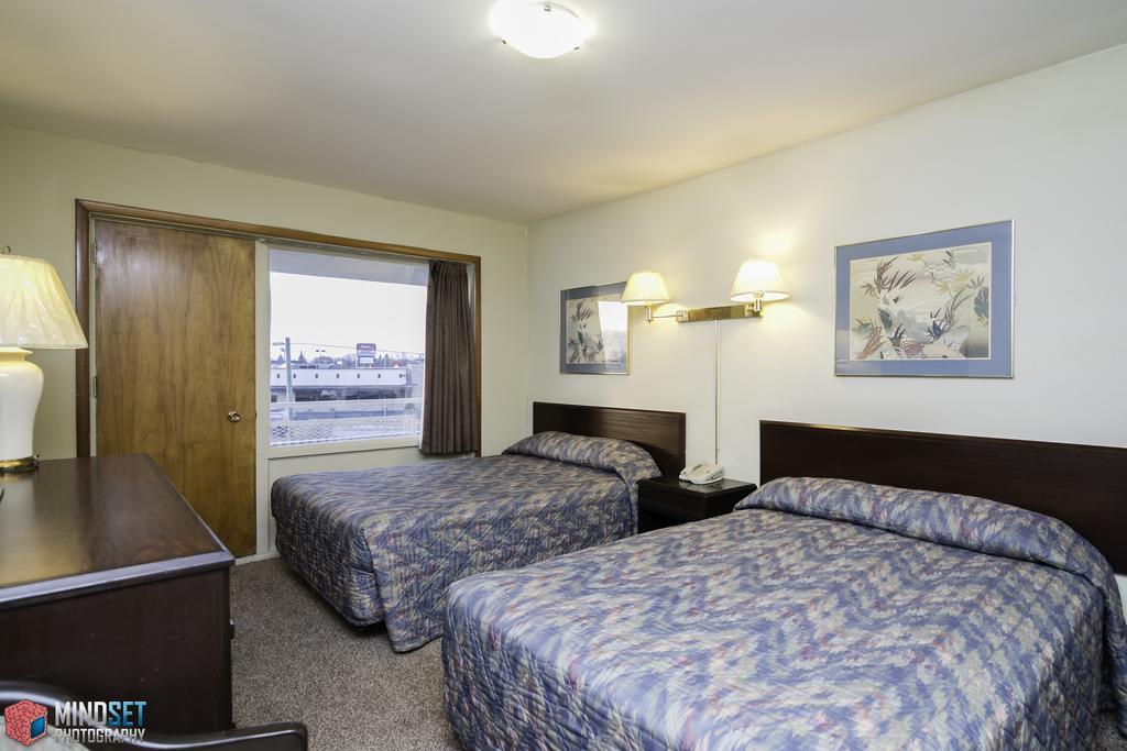 The Cavalier Inn Winnipeg Room photo