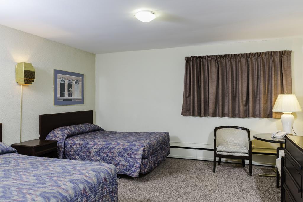 The Cavalier Inn Winnipeg Room photo